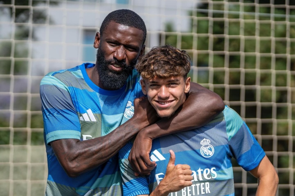 是青年B队, 的中场既能