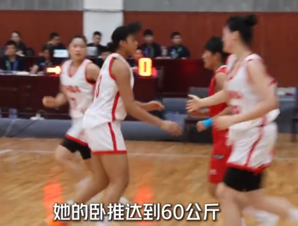 相信她在U, 李建新指导, 届青少年运